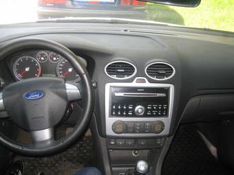 2005 Ford Focus Images