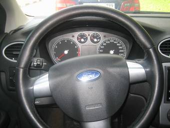 2005 Ford Focus Pictures