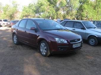 2005 Ford Focus Photos
