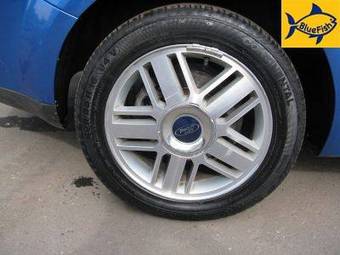 2005 Ford Focus Photos