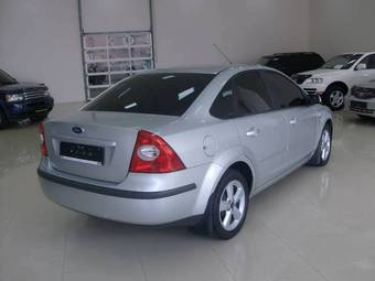 2005 Ford Focus Photos