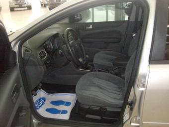 2005 Ford Focus Images