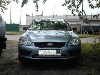 2005 Ford Focus Photos
