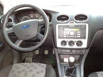 2005 Ford Focus Photos