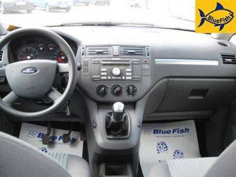 2005 Ford Focus Photos