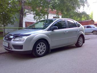 2005 Ford Focus Photos