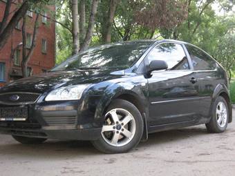 2005 Ford Focus Photos