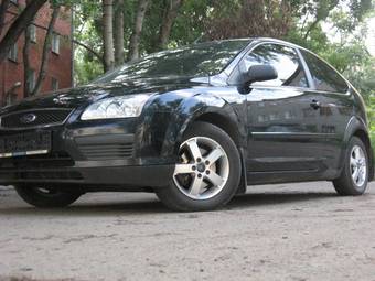 2005 Ford Focus Photos