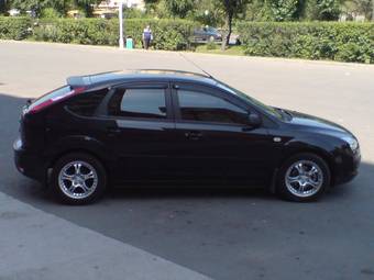 2005 Ford Focus Photos