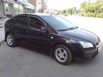2005 Ford Focus Photos