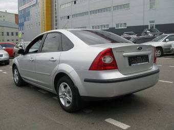 2005 Ford Focus Photos