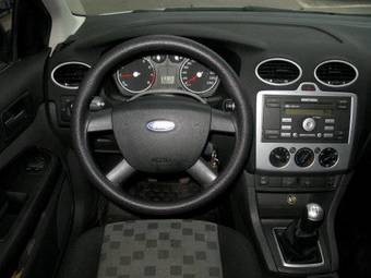 2005 Ford Focus Pictures