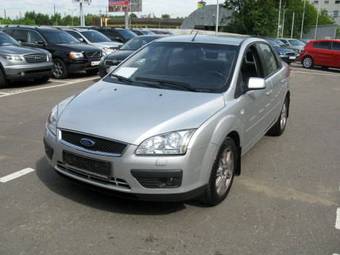 2005 Ford Focus Photos