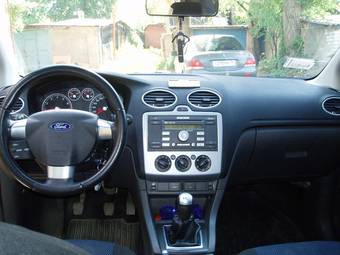 2005 Ford Focus Photos