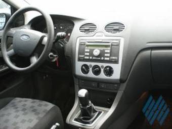 2005 Ford Focus Photos