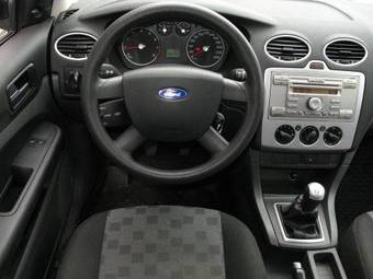 2005 Ford Focus Photos