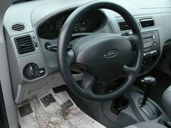 2005 Ford Focus Photos