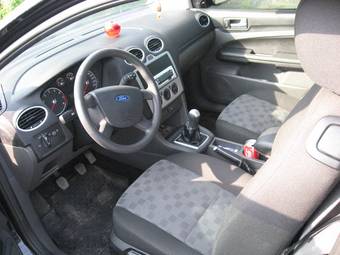 2005 Ford Focus Photos