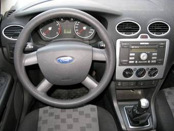 2005 Ford Focus Photos