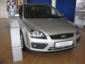 2005 Ford Focus Photos