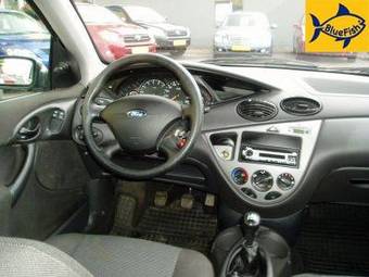 2005 Ford Focus Photos