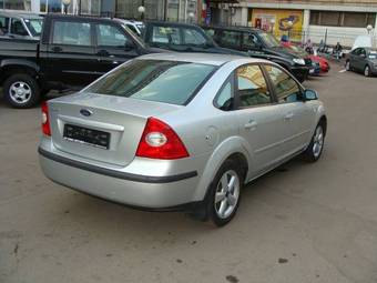 2005 Ford Focus Photos