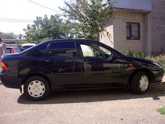 2005 Ford Focus Photos