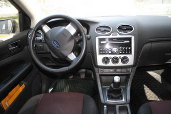 2005 Ford Focus Pictures