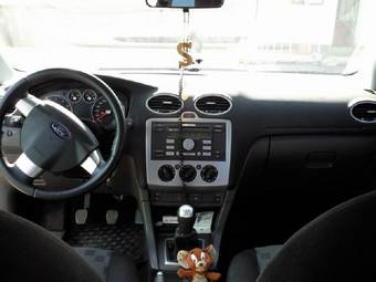 2005 Ford Focus Photos