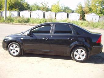 2005 Ford Focus Photos