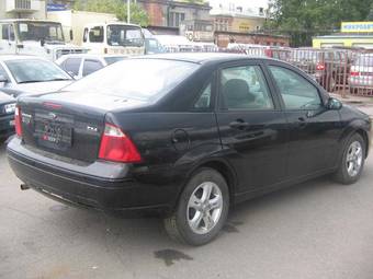 2005 Ford Focus Photos