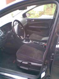 2005 Ford Focus Photos