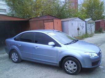 2005 Ford Focus Photos