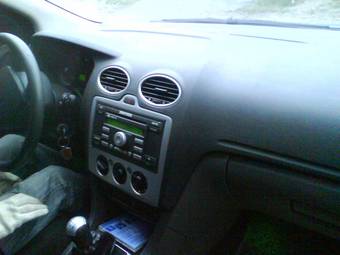 2005 Ford Focus Images