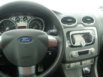 2009 Ford Focus Photos
