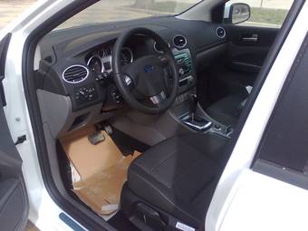 2010 Ford Focus Photos