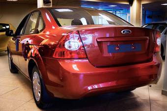 2010 Ford Focus Pictures