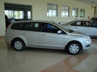 2010 Ford Focus Pictures