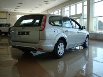 2010 Ford Focus Photos