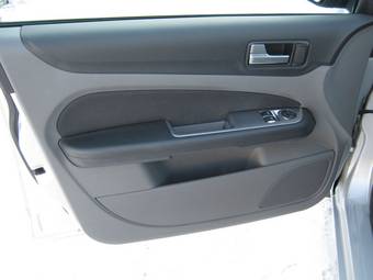2010 Ford Focus Photos