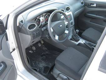 2010 Ford Focus Pictures