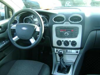 2010 Ford Focus Images