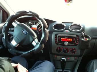 2010 Ford Focus Photos