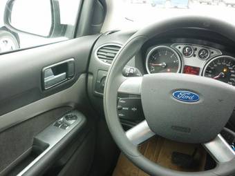 2010 Ford Focus Pics