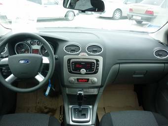 2010 Ford Focus Images