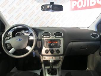 2010 Ford Focus Pictures