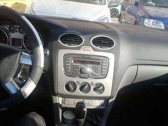 2010 Ford Focus Photos
