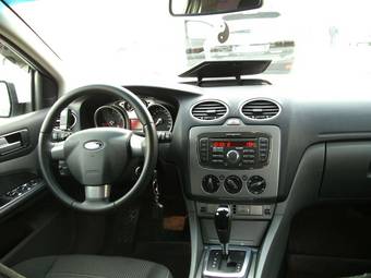 2010 Ford Focus Images