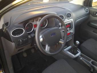 2010 Ford Focus Pics