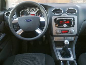 2010 Ford Focus Pictures